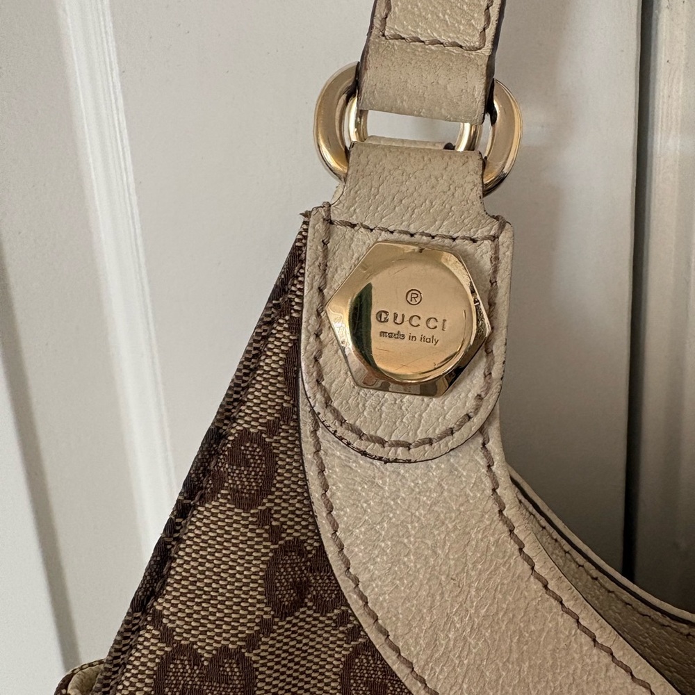 Gucci GG Canvas Leather White Charmy Medium Shoulder Bag - Picture 3 of 9